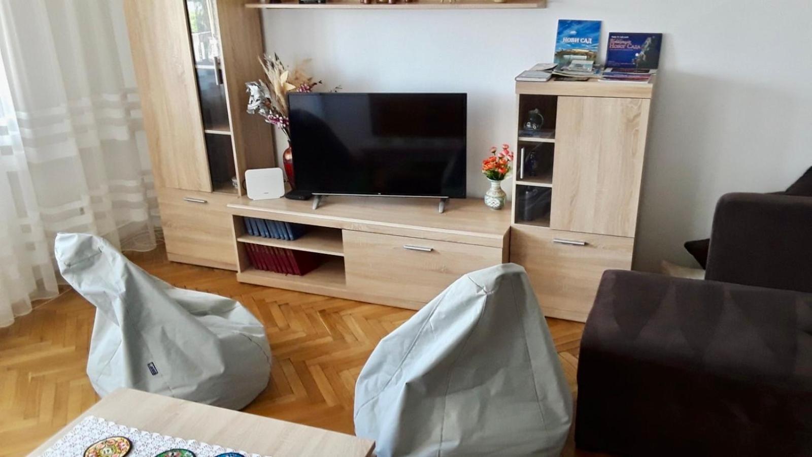 Apartman Bane 021 With A View Novi Sad Exteriör bild